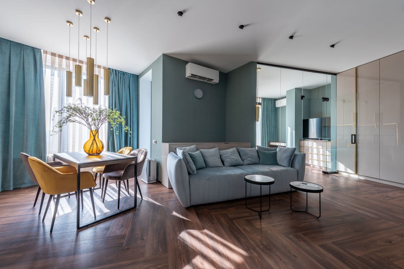 Living and dining area of an apartment with high-end finishes — illustrative photo